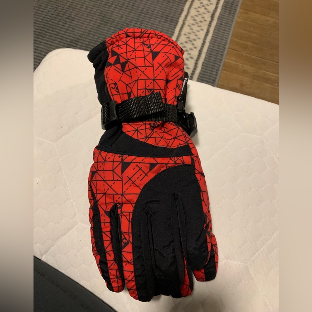 Wenmeishu winter gloves new, still attached never worn!